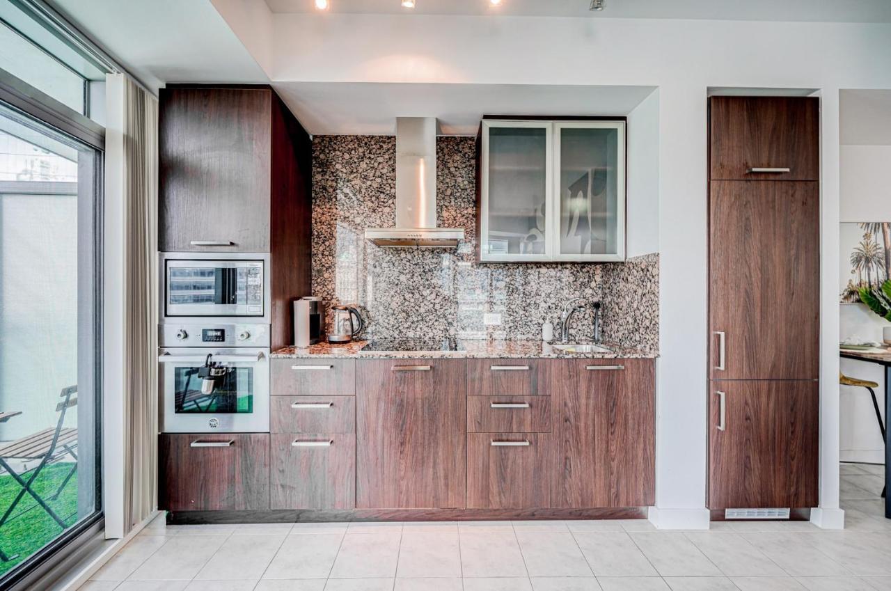 Signature Residence Toronto Bagian luar foto